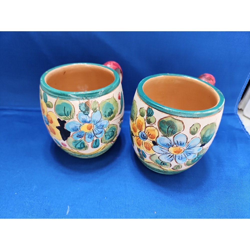 2 Graffito Dipinto a Mano Coffee Cups Floral Cassetta Italy Incised Vintage